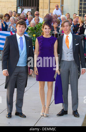 Saint Maximin la Sainte Baume, Francia. Il 21 settembre 2013. (L-R) Principe Sebastian, Princess Tessy e il Principe Luigi di Lussemburgo arrivare per le nozze religiose nella Santa Maria Maddalena nella Basilica di Saint Maximin la Sainte Baume in Francia, il 21 settembre 2013. Foto: Albert Nieboer-RPE / dpa/Alamy Live News Foto Stock