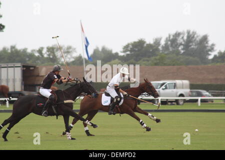 Berkshire, Regno Unito. Il 21 settembre 2013. Royal County of Berkshire Polo Club - Oman aria Trofeo Lambourne Credito: Ernst Klinker/Alamy Live News Foto Stock