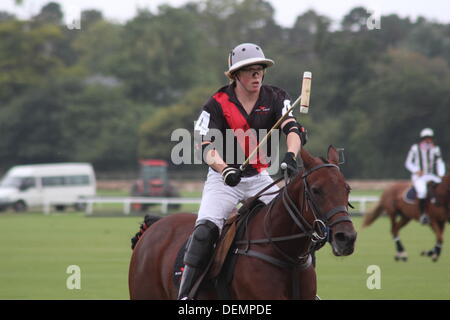 Berkshire, Regno Unito. Il 21 settembre 2013. Royal County of Berkshire Polo Club - Oman aria Trofeo Lambourne Credito: Ernst Klinker/Alamy Live News Foto Stock