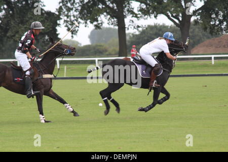 Berkshire, Regno Unito. Il 21 settembre 2013. Royal County of Berkshire Polo Club - Oman aria Trofeo Lambourne Credito: Ernst Klinker/Alamy Live News Foto Stock