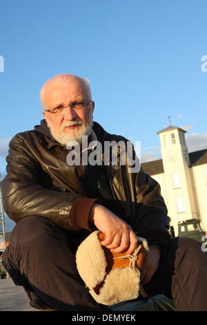 Derry, Irlanda del Nord, Regno Unito. Xxi Sep, 2013. Il sud-est europeo leader del direttore del teatro, Haris Pašović a Ebrington Piazza prima del sabato della performance del suo Bertrand Russell play, il Congquest della felicità. Credito: Darron Mark/Alamy Live News Foto Stock