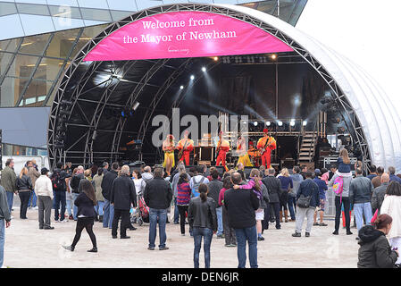 Londra, Regno Unito. Xxi Sep, 2013. Sperimentare un lato diverso di banchine con musica live intitolato da "Flash - Un omaggio alla Regina', attività acquatiche, acquolina in bocca cibo, attività per bambini e la possibilità di esplorare il cristallo di Siemens. Credito: Vedere Li/Alamy Live News Foto Stock