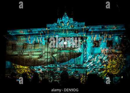 Barcellona, Spagna. Settembre 21st, 2013: Il viaggio surreale dall artista multidisciplinare Franc Andreu è proiettata su Barcellona del municipio facciata durante il festival della città, la merce, 2013 Credit: matthi/Alamy Live News Foto Stock