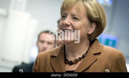 Berlino, Germania. Il 22 settembre, 2013. Il cancelliere tedesco Angela Merkel alla stazione di polling a Berlino, Germania, 22 settembre 2013. Foto: KAY NIETFELD/dpa/Alamy Live News Foto Stock