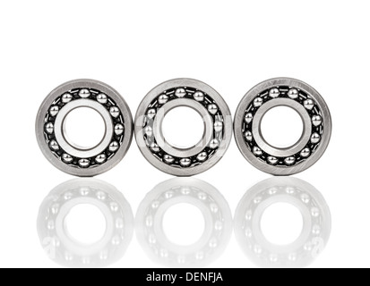 Cuscinetto a sfere isolati su sfondo bianco Foto Stock