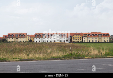 Casa con un rosso tetto di tegole Foto Stock