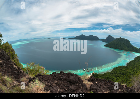 Semporna parco marino chiamato come Bohey Dulang a Sabah diventi un luogo di attrazione turistica per le immersioni subacquee e godersi la vita marina Foto Stock