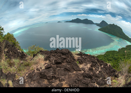 Semporna parco marino chiamato come Bohey Dulang a Sabah diventi un luogo di attrazione turistica per le immersioni subacquee e godersi la vita marina Foto Stock