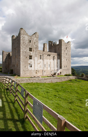 Castle Bolton in Wensleydale, Yorkshire Dales National Park, North Yorkshire, Inghilterra, Regno Unito Foto Stock