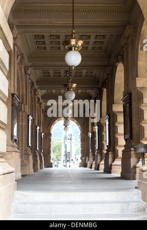 Gli antichi archi con lampade Foto Stock