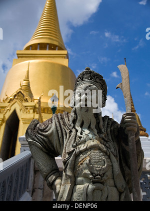 Statua. phra mondop libreria. il Wat Phra Kaew, o il Tempio del Buddha di smeraldo. Grand Palace. bangkok, Thailandia, in Asia. Foto Stock