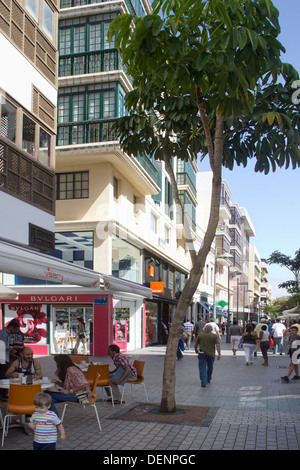 Via dello shopping Lione e Castillo ad Arrecife, la capitale di Lanzarote, Isole Canarie Foto Stock