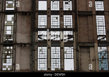 Battersea Power Station di Londra, Inghilterra, Regno Unito. 22.09.2013 Battersea Power Station prenderanno parte a Londra Open House questo fine settimana, tra le 11.00 e le 16.00 ogni giorno. I visitatori saranno in grado di seguire un itinerario a piedi attorno al sito, a partire dal 2.5 acri di Pop Up Park sul fiume prima che conduce attraverso di ciò che rimane del vasto caldaia centrale Casa e infine uscire attraverso la cavernosa anni cinquanta Turbine Hall B sul fianco orientale dell'edificio. Questa è la prima volta Battersea Power Station ha preso parte a Londra Open House . Credito: Jeff Gilbert/Alamy Live News Foto Stock