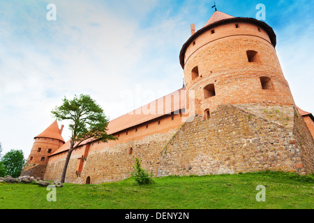 Chiudere shoot di Trakai cinta delle mura e torri di uno dei luoghi più famosi in Lituania Foto Stock