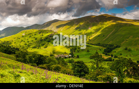 Linguetta Troutbeck kentmere pike e Troutbeck Park Farm troutbeck vale Parco Nazionale del Distretto dei Laghi Cumbria Inghilterra England Regno Unito Foto Stock