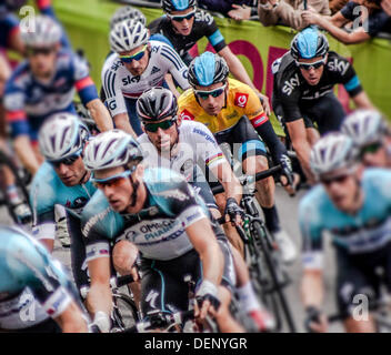 Londra, Regno Unito. Il 22 settembre, 2013. Sir Bradley Wiggins, 33 gare alla vittoria sulla fase finale, a Londra, in occasione del decimo anniversario del tour della Gran Bretagna, domenica 22 settembre, 2013. Credito: Guy pozzetti/Alamy Live News Foto Stock