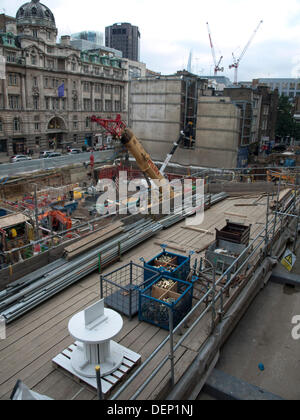 Londra, Regno Unito. Il 22 settembre, 2013. Crossrail apre Moorgate e Liverpool Street Station postazioni per aprire casa weekend domenica 22 settembre 2013. Crossrail, dovrebbe essere completato nel 2018, è un complesso di progetti di infrastrutture ferroviarie in modo prevalentemente nella zona centrale di Londra ed è diventato più grande di tutta Europa Progetto di costruzione. Credito: P.D. Amedzro/Alamy Live News Foto Stock