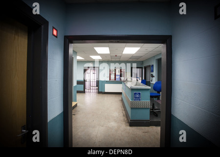 Stazione di polizia di suite di custodia e la cella Foto Stock