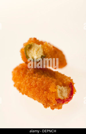 Jalapeño peperoni con formaggio nel pangrattato, studio Foto Stock