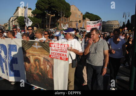 Roma, Italia. Xxi Sep, 2013. La protesta contro la discarica al Divino Amore area Falcognana, Roma, Italia Credito: Gari Wyn Williams / Alamy Live News Foto Stock