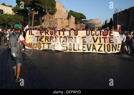 Roma, Italia. Xxi Sep, 2013. La protesta contro la discarica al Divino Amore area Falcognana, Roma, Italia Credito: Gari Wyn Williams / Alamy Live News Foto Stock
