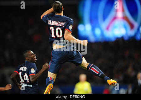 23.09.2013 Parigi, Francia. Zlatan Ibrahimovic (PSG) celebra il suo obiettivo durante il French Ligue un gioco tra Parigi Saint-Germain e come Monaco dal Parc des Princes. Foto Stock