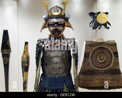Il British Museum di Londra - temibile corazza samurai e katana 3 Foto Stock
