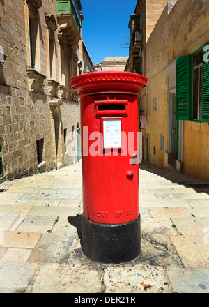 RED POST BOX,Valletta, Malta Foto Stock