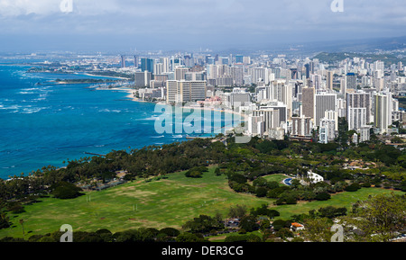 Waikiki, Honolulu in Oahu, Hawaii dalla cima del cratere del Diamond Head Foto Stock