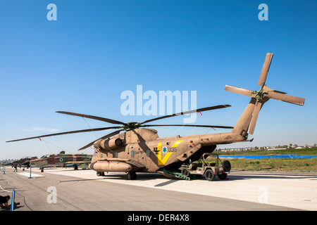 Forza Aerea israeliana (IAF) Sikorsky CH-53 elicottero sul terreno Foto Stock