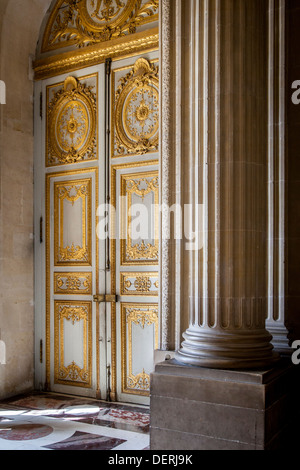 Porte ornate all'interno di Chateau de Versailles vicino a Paris Francia France Foto Stock