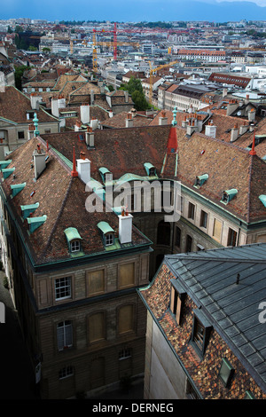 Vista aerea del Musée international de la réforme presi da una torre della cattedrale di Saint Pierre, Ginevra Foto Stock