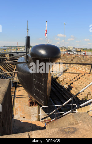 HMS Ocelot (S17) un Oberon-classe diesel-elettrico di sommergibile sul display in Historic Dockyard a Chatham Kent England Regno Unito Gran Bretagna Foto Stock