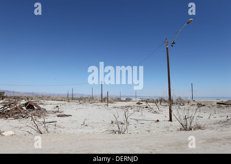 Tossico chiamato lago Salton Sea situato vicino a Coachella Valley in California. Una volta che una popolare località di mare ora un haunted posto vuoto. Foto Stock