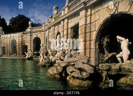 Fontana di Eolo nel parco della Reggia di Caserta. Foto Stock