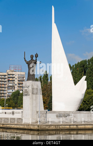 Memoriale di pescatori e la statua di San Nicola Il Wonderworker, Kaliningrad, Russia Foto Stock