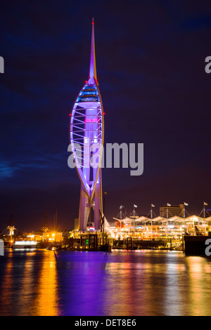 Spinnaker Tower in Gunwharf a Portsmouth, Hampshire, Regno Unito Foto Stock