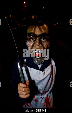 Un ragazzo vestito pronto per Halloween Foto Stock