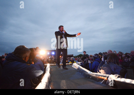 Guy Garvey dalla band britannica gomito al Jodrell Bank Observatory nel Cheshire, Inghilterra Foto Stock