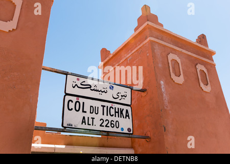 Col du Tichka Col du Tichka Alto Atlante in Marocco il punto più alto 2260 m sopra sealevel africa edificio alto punto mount Foto Stock