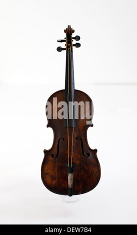 Il violino suonato da bandmaster Wallace Hartley durante gli ultimi momenti prima del naufragio del Titanic Foto Stock