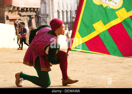 Sbandieratori, contrada del Drago, il palio di Siena Siena, Toscana, Italia, Europa Foto Stock