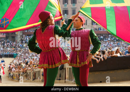 Sbandieratori, contrada del Drago, il palio di Siena Siena, Toscana, Italia, Europa Foto Stock
