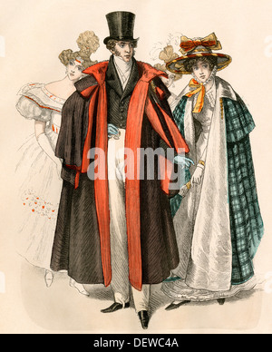 Moda europea di 1820s, con l uomo e la donna in greatcoats e cappelli. Litografia a colori Foto Stock