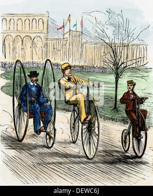 I ciclisti sulle varie forme di bicicletta nel 1870s. Colorate a mano la xilografia Foto Stock