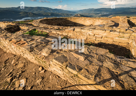 Grande casa Pueblo e kiva, Chimney Rock National Monument, Pagosa Springs, Colorado. Foto Stock