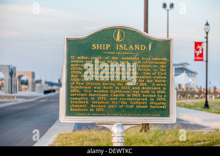 Marcatore storico di Jones nel parco la Gulfport piccole imbarcazioni Porto racconta la storia di Ship Island, a 12 miglia dagli impianti offshore di Gulfport Foto Stock