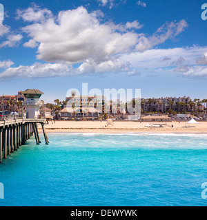 Huntington Beach Surf City USA pier vista con bagnino e tower city California Foto Stock