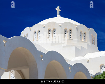 Il metropolita ortodosso cattedrale nel centro principale di Fira Santorini Isola Grecia Europa Foto Stock