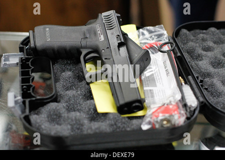 Una pistola Glock per la vendita in un negozio di pistola su Aprile 5, 2011. (Foto di Joel Wintermantle) Foto Stock